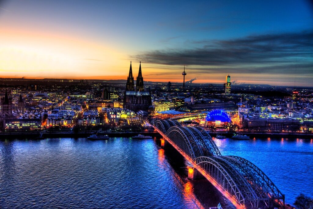 hohenzollern bridge, cologne, skyline-2204898.jpg